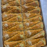 باقلوا با کیفیت و پر مغز تهیه شده با شیرعسل