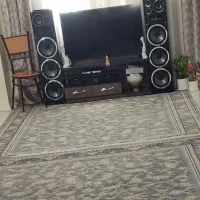 ۲تیکه فرش کوچیک ،میزتلوزیون و۳تاشلوارلی