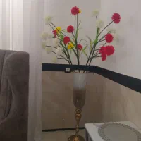 گل وگلدان.