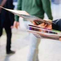 استخدام نیروی خانم برای بازاریابی و پخش تراکت