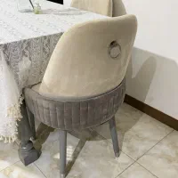 چهارعدد صندلی
