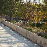 نگهبان سرایدارافغانی  باخانواده برای باغ رباط کریم