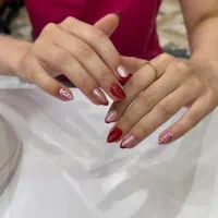 تخفیف کاشت ناخن به مدت محدود
