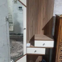 جاکفشی و میز تحریر