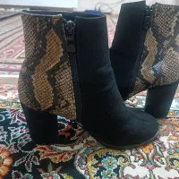 باسلام یک جفت کفش زنانه