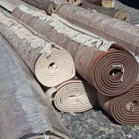 کارگر ساده برای جابجایی فرش