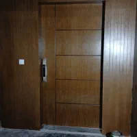 رنگکار حرفه‌ای درب و دکوراسیون مصنوعات چوبی