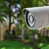 ۲ عدد دوربین مداربسته و دستگاه