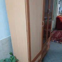 کمد لباس و کتاب بچگانه