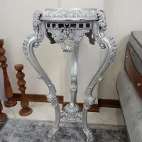 میز کنار سالنی