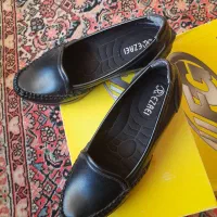 دو جفت کفش زنانه و مردانه ب سایز ۳۹