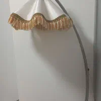 آباژور ایستاده