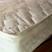 تشک فنری یک‌نفره استاندارد، سالم و تمیز