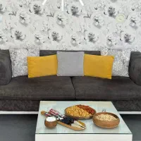 مبل راحتی ۷ نفره به همراه میز جلو مبلی و ۳تا عسلی