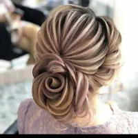 ارائه خدمات تخصصی آرایشگری بانوان نیار