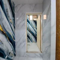 نصب ماربل شیت کاشی بین کابینت ترمو وال