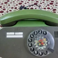 تلفن رومیزی قدیمی