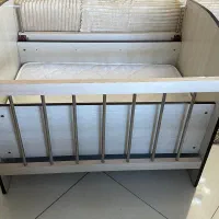 تخت کنار مادر (کودک)