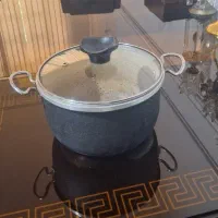 وسایل آشپزخانه و گلدان