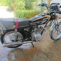 یک دستگاه موتور سیکلت هندا ۲۰۰