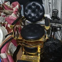 صندلی آرایشگری پدالی مدل Vip لاکچری