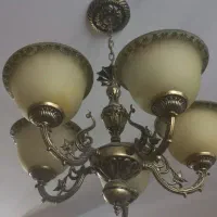 یک جفت لوستر و دیوار کوب