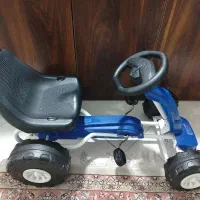 چهار چرخ تعدادی اسباب بازی آموزشی حروف الفبا اعداد