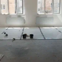 کارگر وارد به دوغاب ریزی وبند کشی