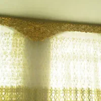 پرده همراه کتیبه