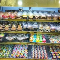ژله و پودینگ های رنگارنگ خنک و تازه