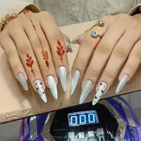 تخفیف ویژه کاشت ناخن هایلی