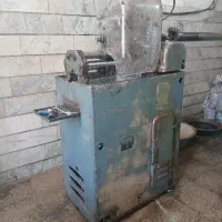 کارگر سری تراشی آشنا به دستگاه سری تراشی