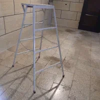 چهارپایه آهنی تاشو