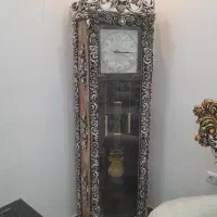 ساعت و آیینه کنسول