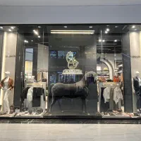 فروشنده خانم در مجموعه دباغ