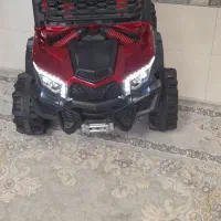 یک عدد ماشین جیپ شاسی بلند