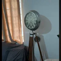 ساعت پایه دار