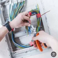 برق کشی ساختمان وتعمیر در و پنجره
