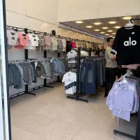 همکار  خانم هفت حوض  و پیروزی نیازمندیم