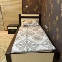 تخت خواب و آینه