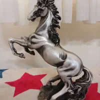 مجسمه اسب و کاروان فیل