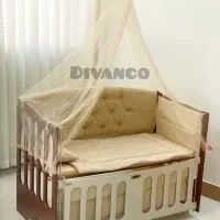 گهواره کنار مادر