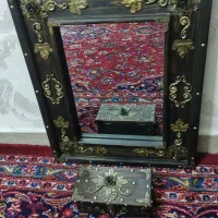 آینه و صندوقچه چوبی آنتیک