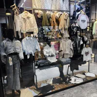 فروشنده خانم جهت کار در گالری