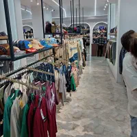 فروشنده پوشاک بانوان