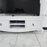 میز تلویزیون سفید