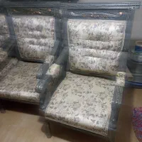 مبل هخامنشی به همراه 3عدد میز در حد نو