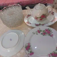 تعدادی ظروف سرو  و پذیرا یی