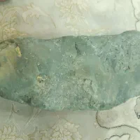سنگ یشم قیمتی رگه دار