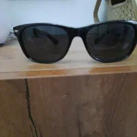 عینک آفتابی‌ مشکی